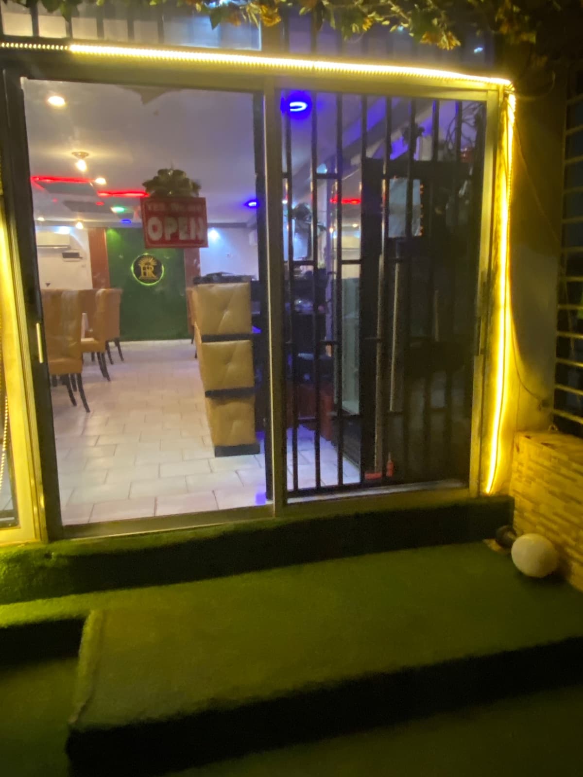 Holidays Restaurant